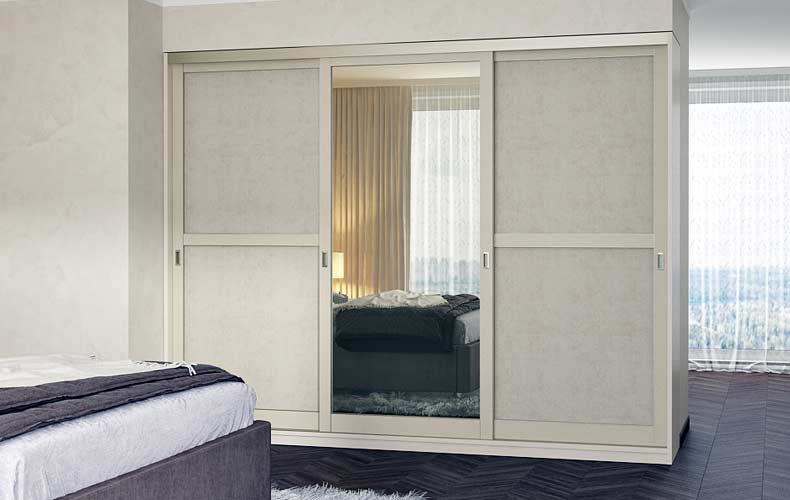 Трехдверный шка...