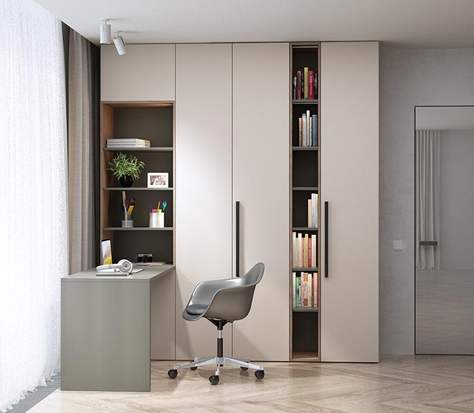 Шкаф на балкон с полками и витриной