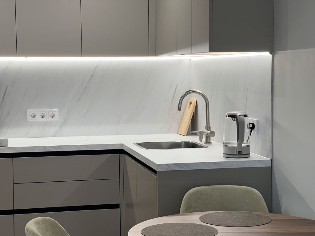 Угловая кухня в московской новостройке - фото №5