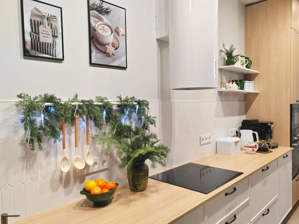 Шестиметровая кухня в новостройке бизнес-класса - фото №2