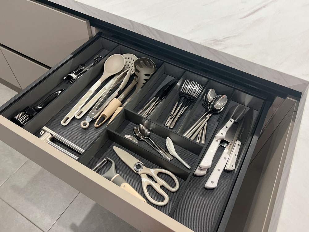 Угловая кухня в московской новостройке - фото №7