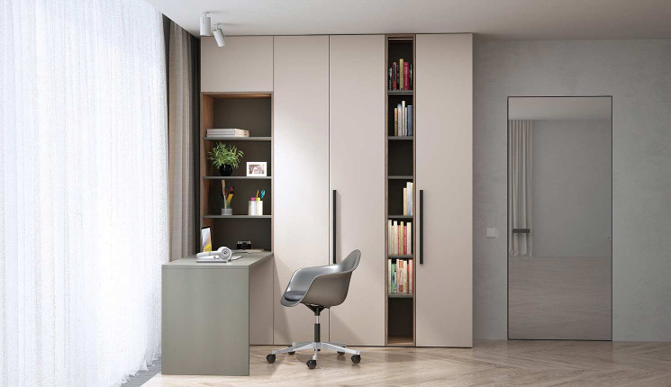 Шкаф на балкон с полками и витриной