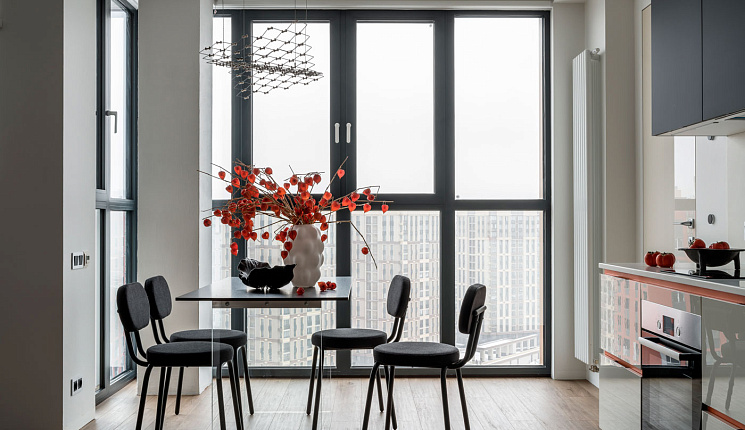 Кандинский, осенний лес и снесенная перегородка: современная квартира для взрослых детей