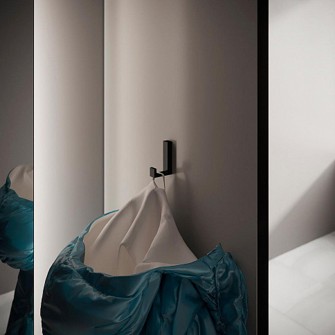 Распашной шкаф с зеркалом в прихожую - детальное фото № 4